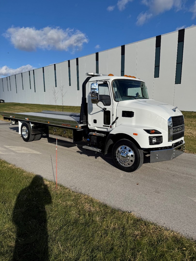 2024 MACK MD6 - USED TRUCKS FLAT BED - image 8